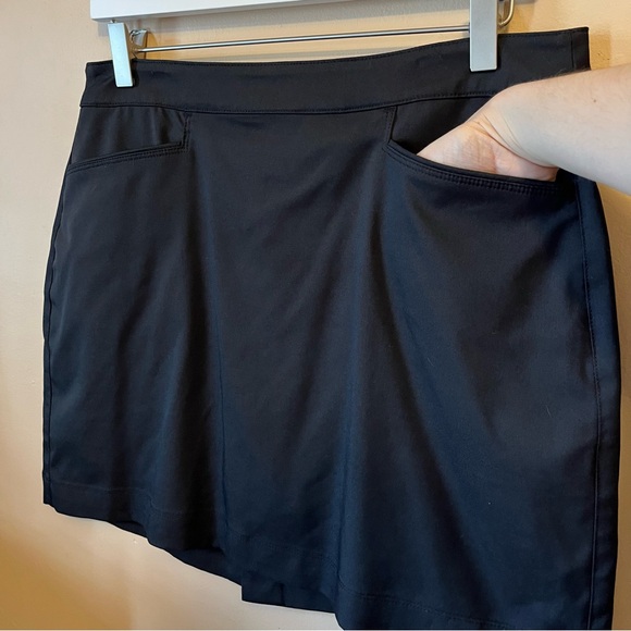 PGA Tour - Women’s - Athletic Skort - Size 6 - Picture 2 of 8